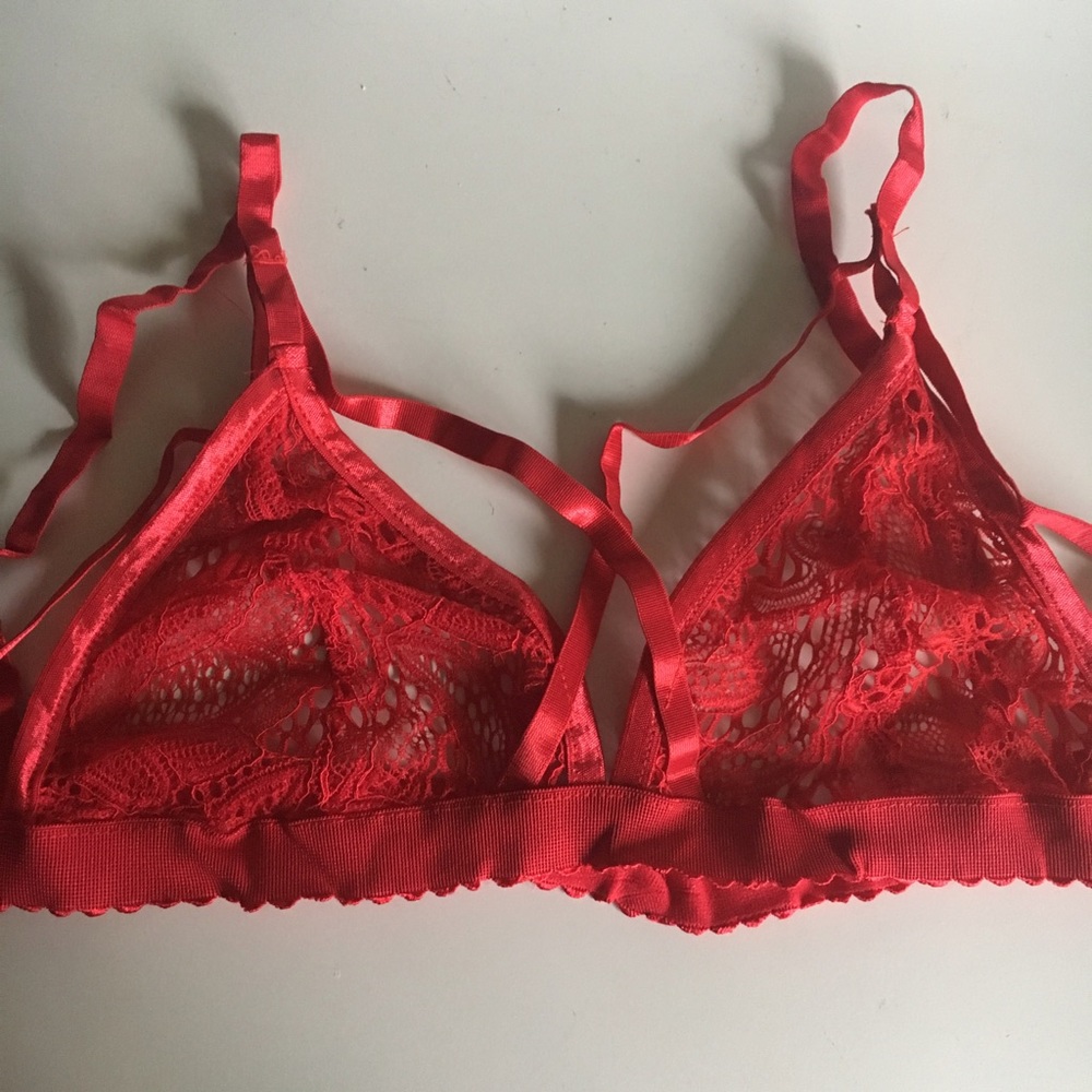 REDUCED Wireless Lace Bralette Black or Red - Picture 3 of 4