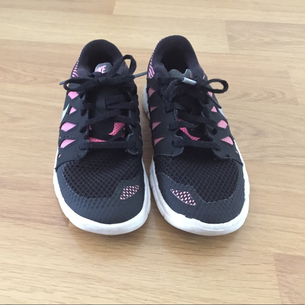 Girls black and pink Nike shoes.