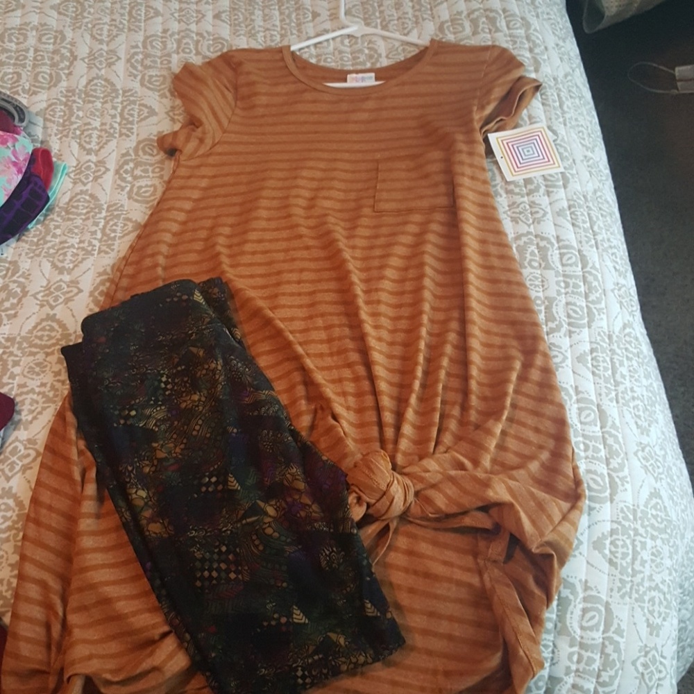 LulaRoe Carly dress with leggings