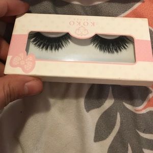 Koko lashes Bella