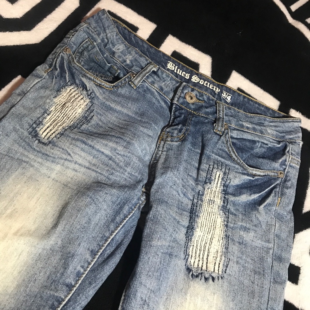 Cropped "destroyed" jeans
