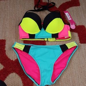 Tri color bathing suit in xs