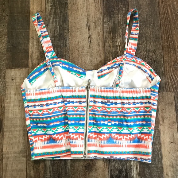 Super cute Aztec Print Cropped Top - Picture 2 of 3