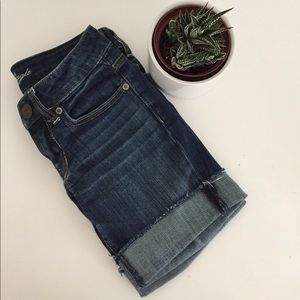 American Eagle blue denim shorts ☀️