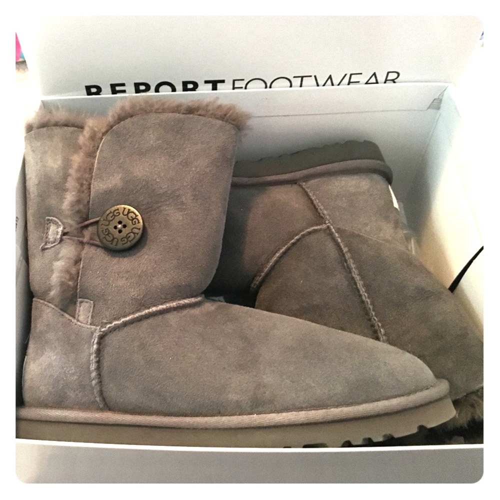 BARELY WORN! Grey Bailey Button Uggs