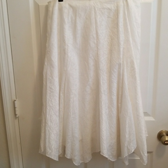 Very nice white skirts cute material and sprints - Picture 3 of 6