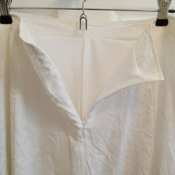 Very nice white skirts cute material and sprints - Picture 4 of 6
