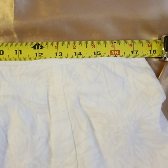 Very nice white skirts cute material and sprints - Picture 5 of 6