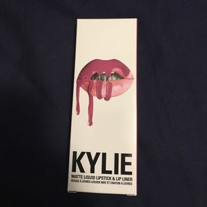 Kylie cosmetics liquid lipstick + liner in POSIE K