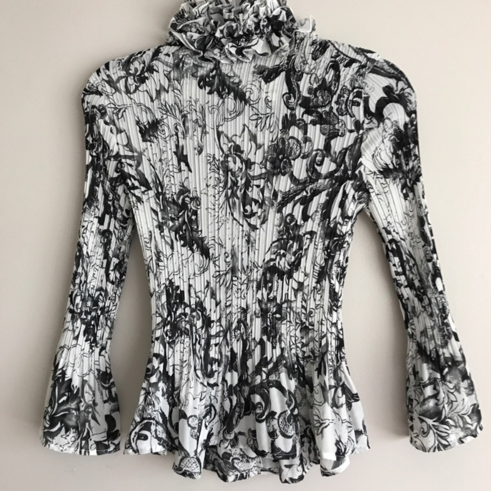 Black&White Ruffled Blouse - Picture 2 of 3