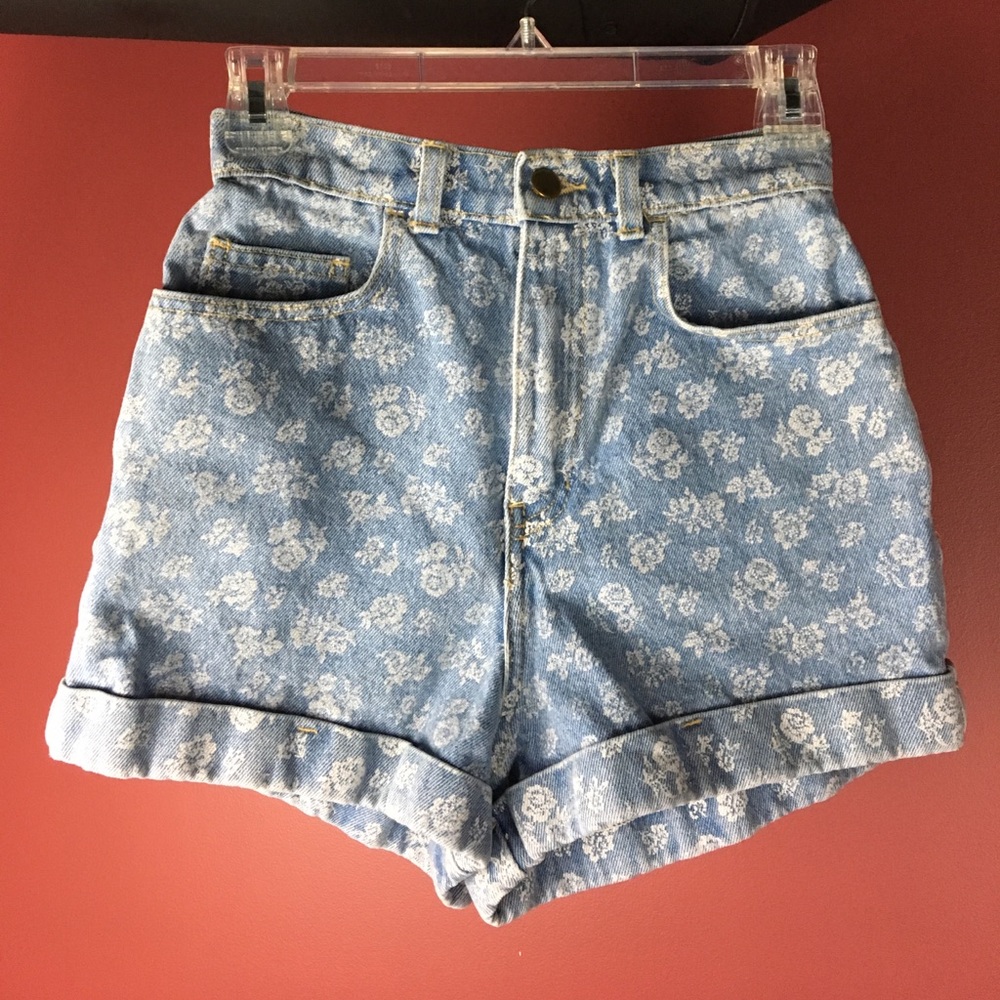 High waisted American Apparel jean short!