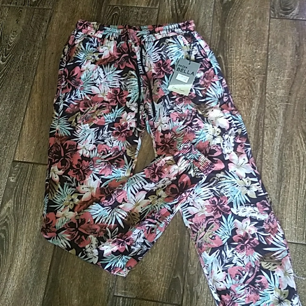 Nwt Pazza Bella Crazy Beauty floral print pants.