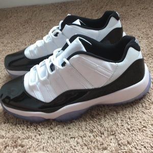 Air Jordan 11 Retro Low Concord