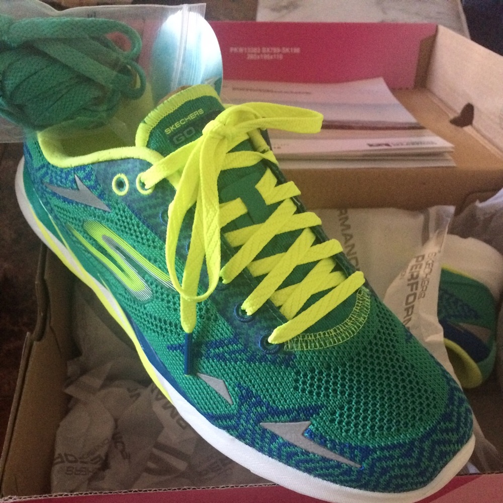 Skechers sneakers never worn, very comfortable