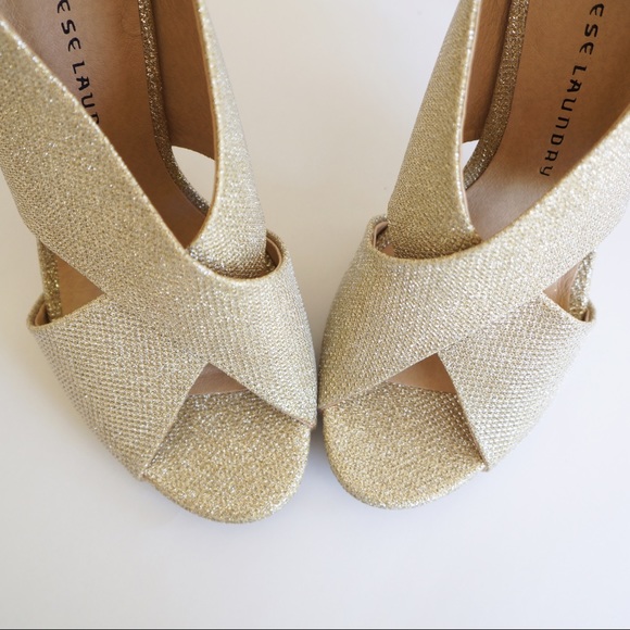 NWOB Gold Chinese Laundry crossover peep-toe heels - Picture 3 of 4
