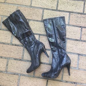 Dark green/grey snake print boots