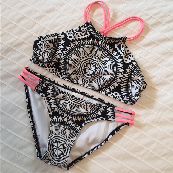 Xhilaration Other - Geometric pattern halter bikini