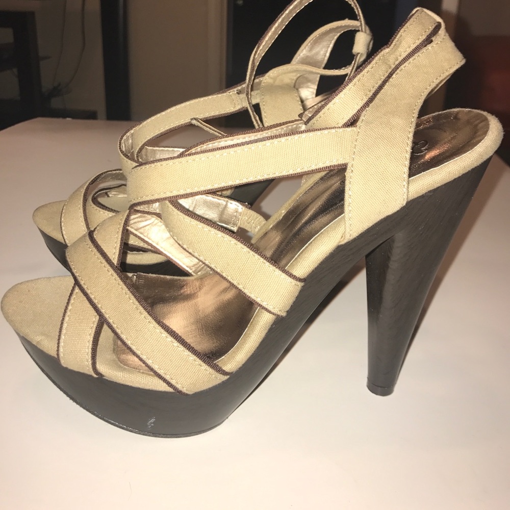 Women's QUPID Heels - Picture 2 of 8