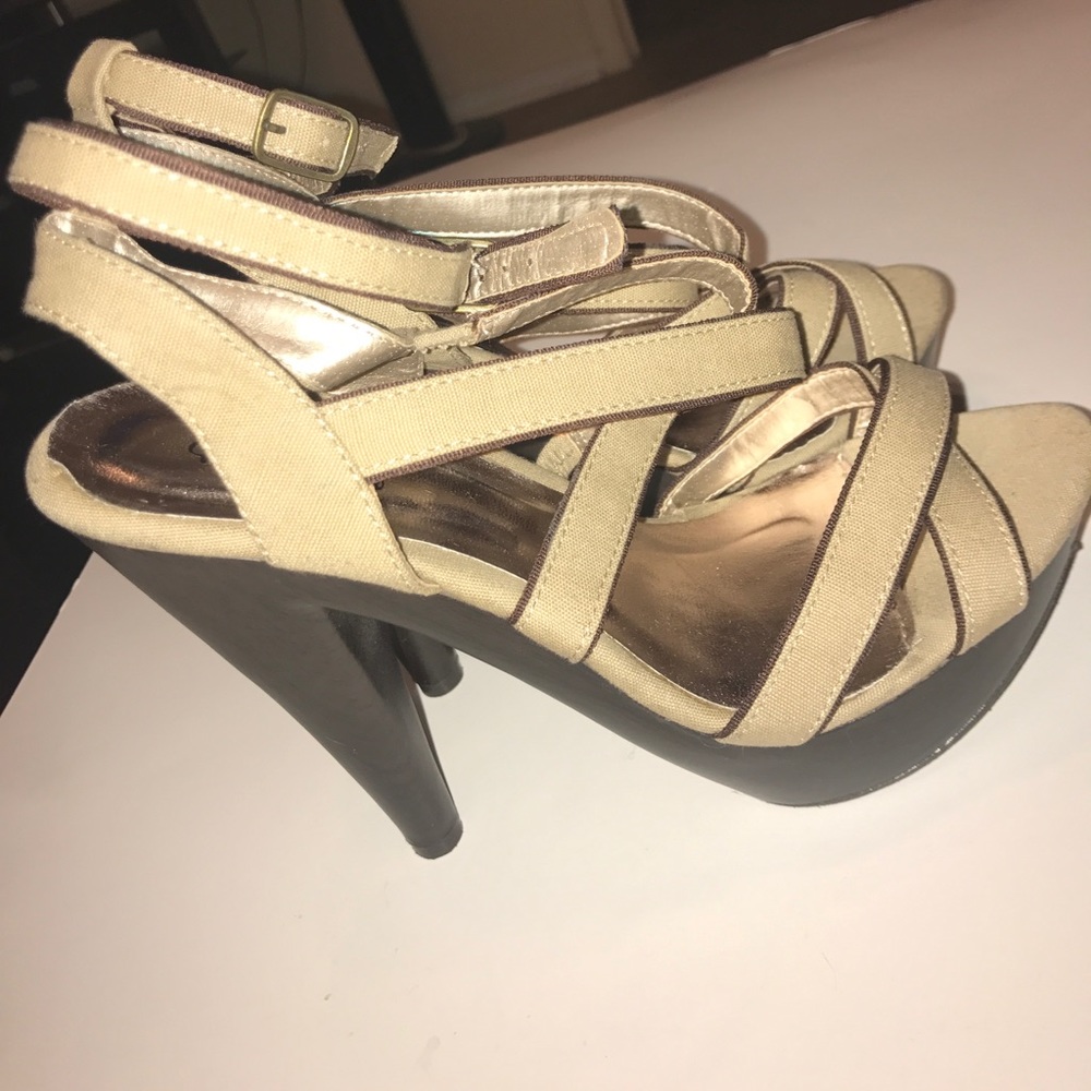 Women's QUPID Heels - Picture 5 of 8