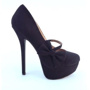 NWOT Super cute faux suede black platform heels