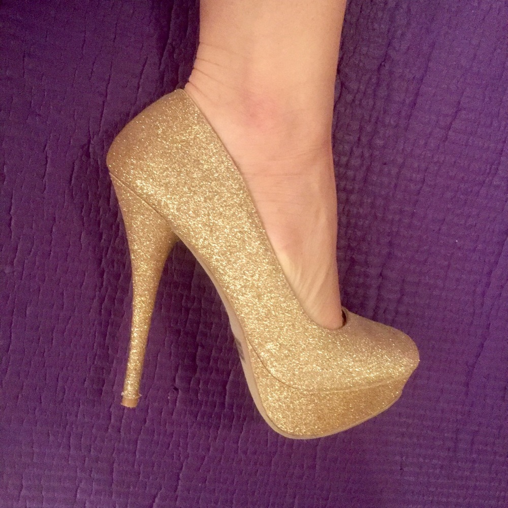 Gold sparkly pumps like new