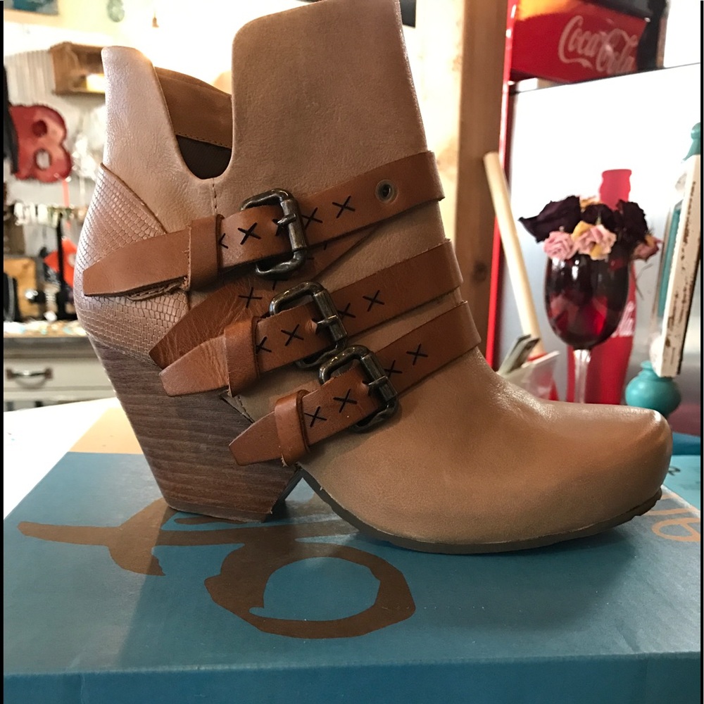 Lasso Bootie! NWT