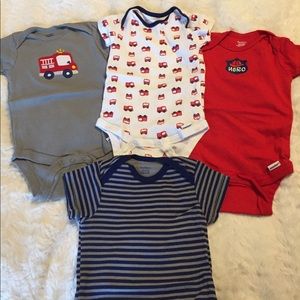 Boys Gerber 🚒 onesies lot. Size 9M