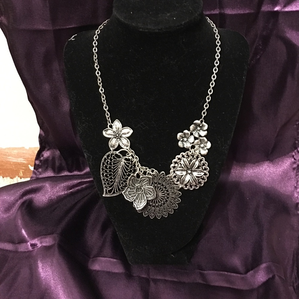 Floral necklace.