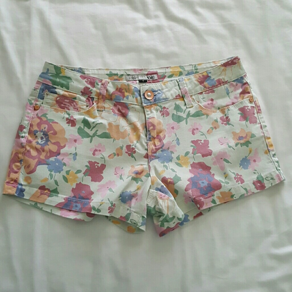 YMI Chino Shorts W/Flowers