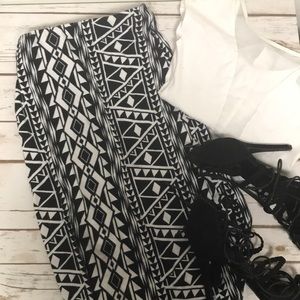 Black and white print bodycon Midi skirt NWOT