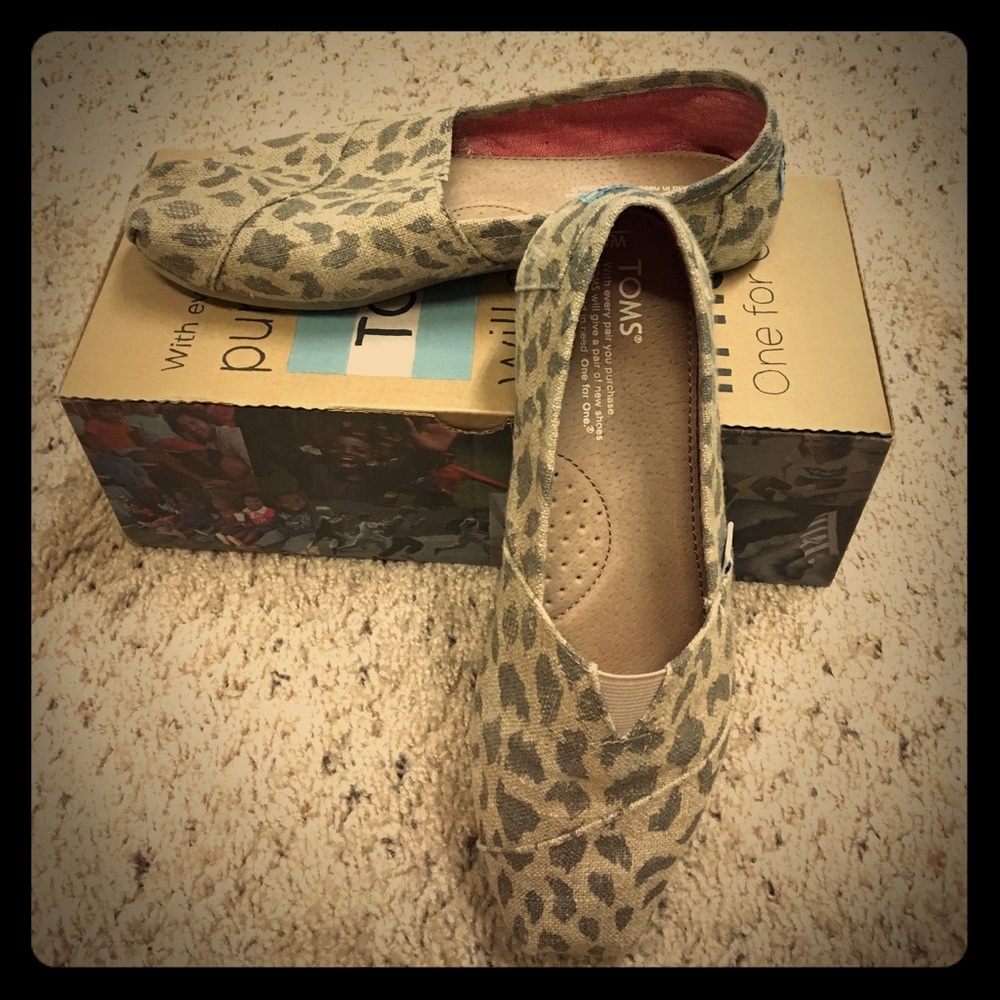 Classic leopard burlap toms size 7 1/2