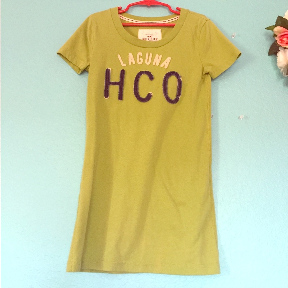 Hollister tee!