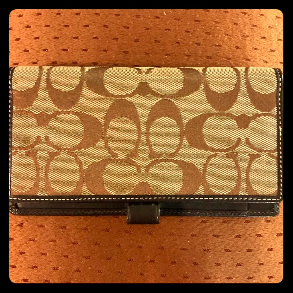 Coach Checkbook Cover❤️