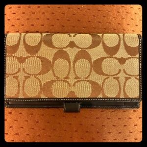 Coach Checkbook Cover❤️