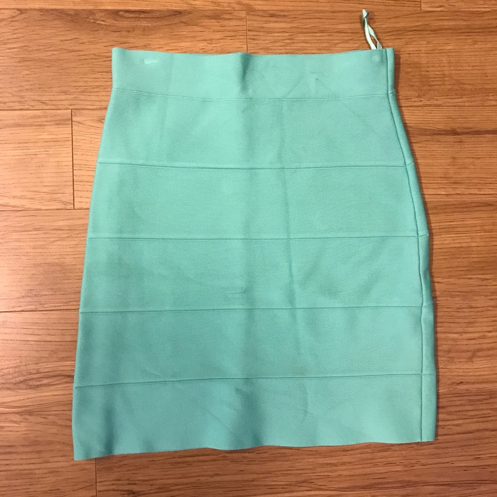 Size M BCBG Simone Bandage Skirt in Turquoise