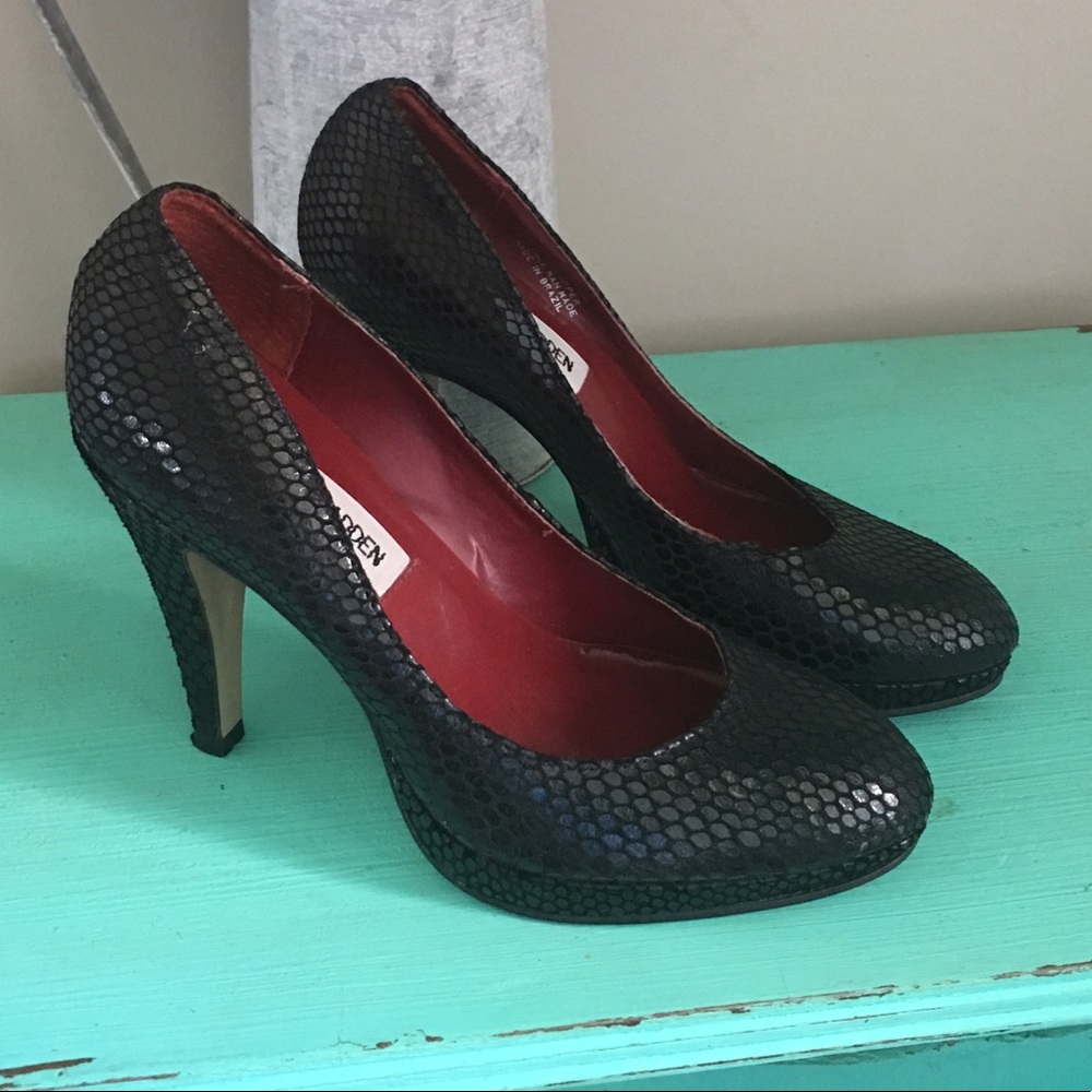 🛍 Steve Madden Snake Embossed Leather Pumps 👠