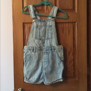 Short overalls