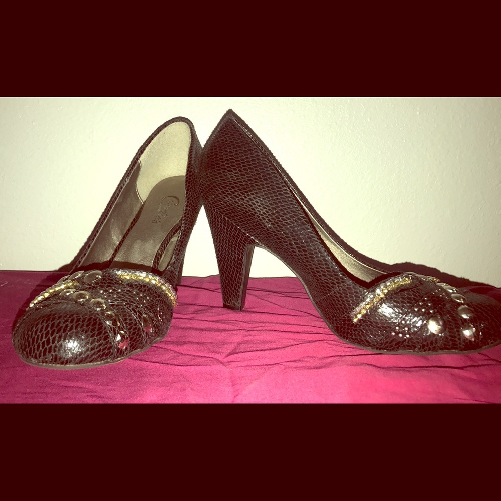 Black w/ gold/silver embellishments Candies Heels
