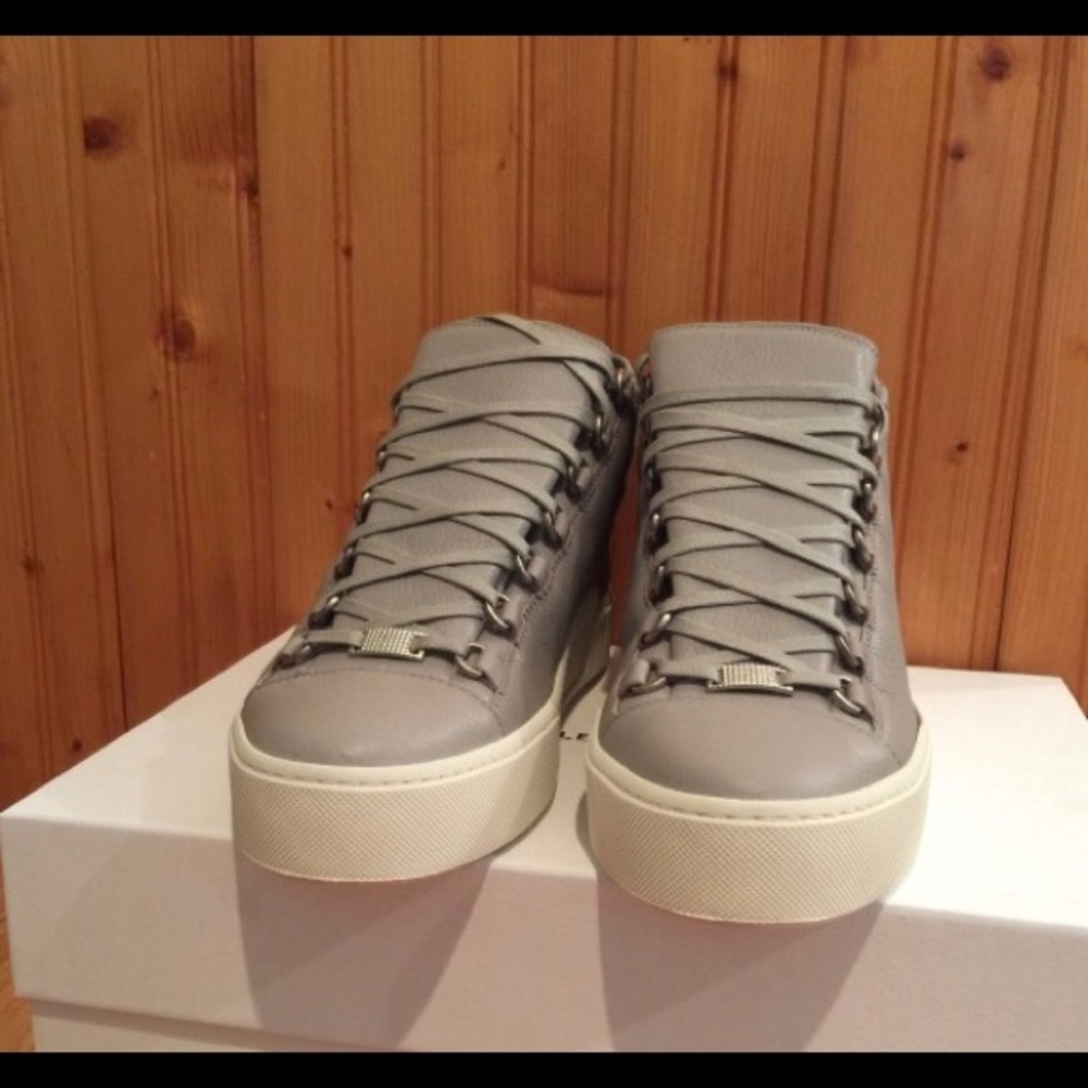 Balenciaga Arena, Holiday 16' Edition