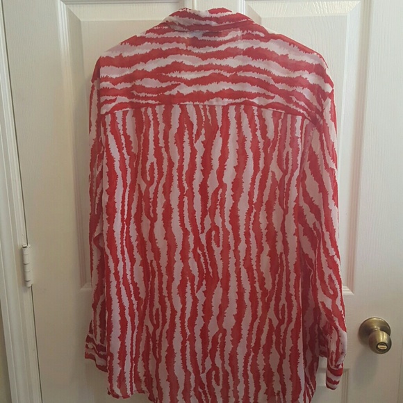 Phenomenon Red and white buttons up shirt size M. - Picture 3 of 5
