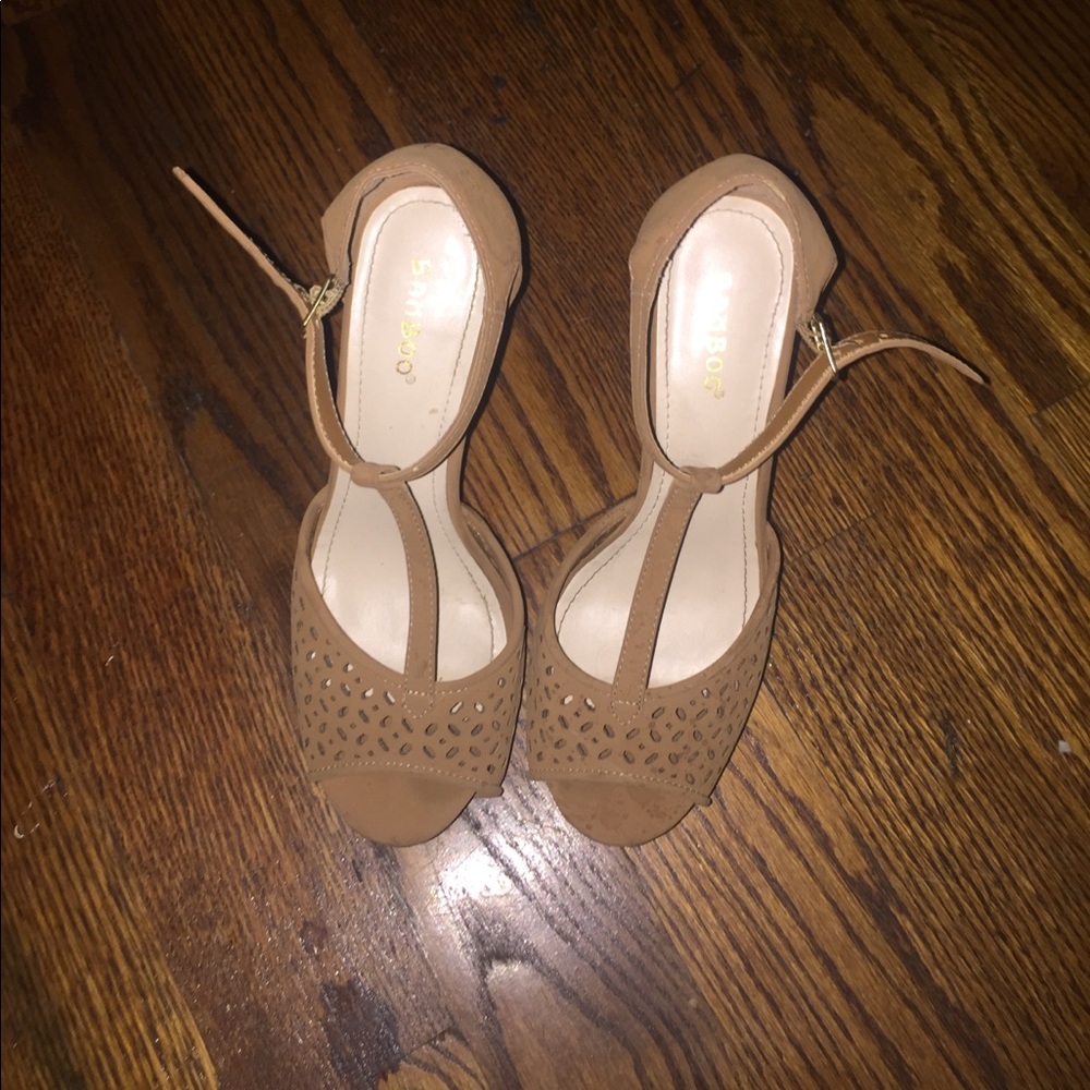 Shoes beige color, is perfect for summer and party