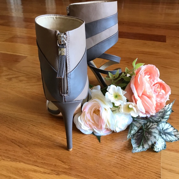 Cake pointy toe cutou bootie GX by GWEN STEFANI - Picture 6 of 6