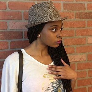 I am selling this cute and casual hat