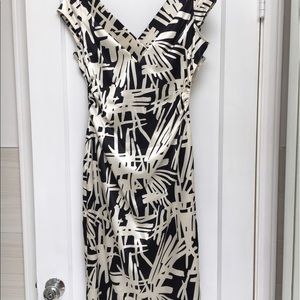 NWOT Maggy London satin sheath dress in B&W print