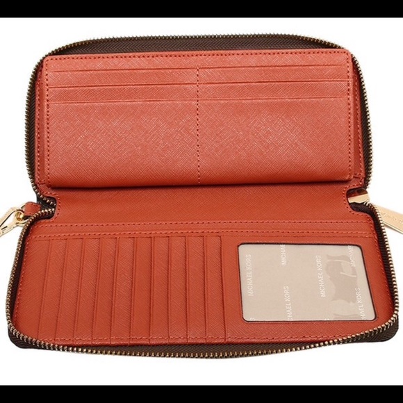 Wristlet/Wallet. ✈️ - Picture 5 of 8