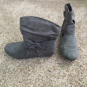 Low grey faux suede boots