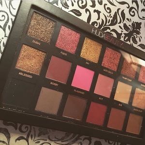 Huda Beauty Rose Gold palette