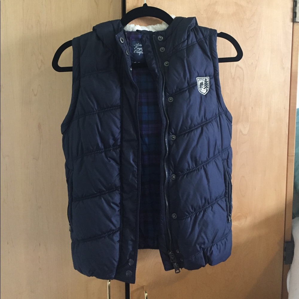 American Eagle hooded vest