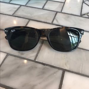 Ray-Ban Wayfarer Tortiose Shell Sunglasses