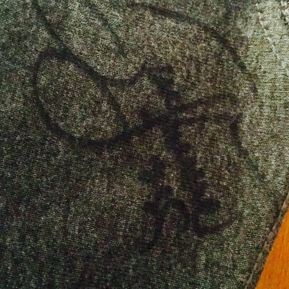 FOX Racing shirt Signed by James Stewart, & Hat. - Picture 4 of 4